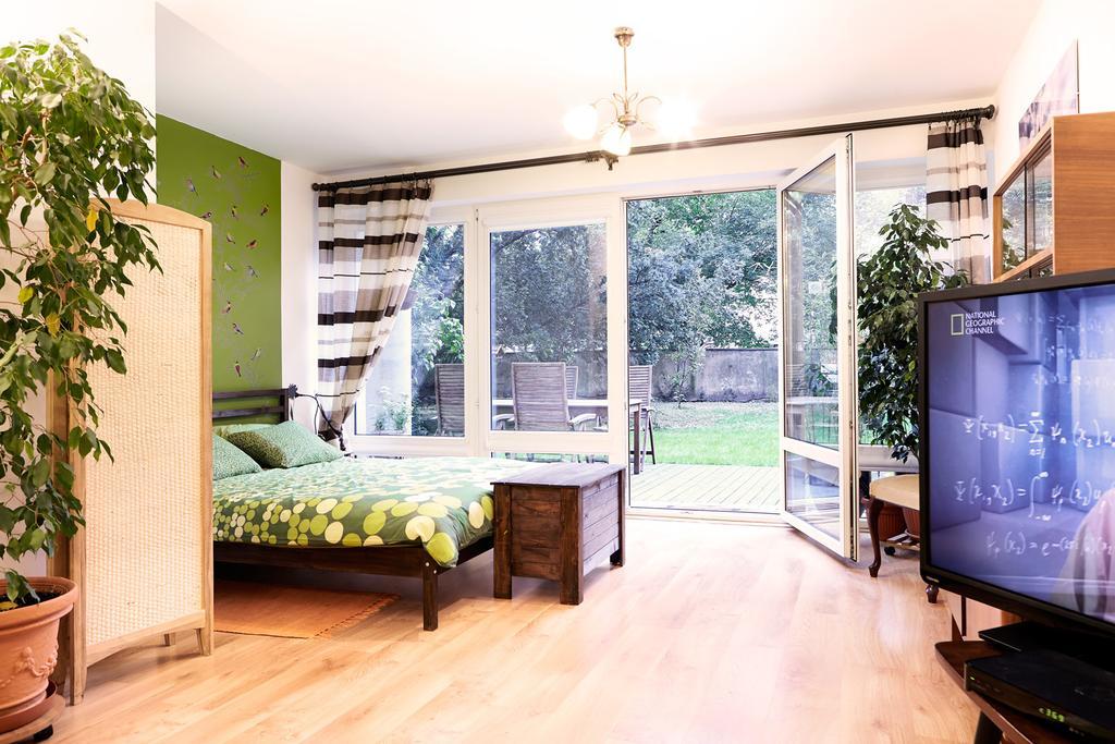 Lovely Garden Flat Near Royal Park Varšava Pokoj fotografie