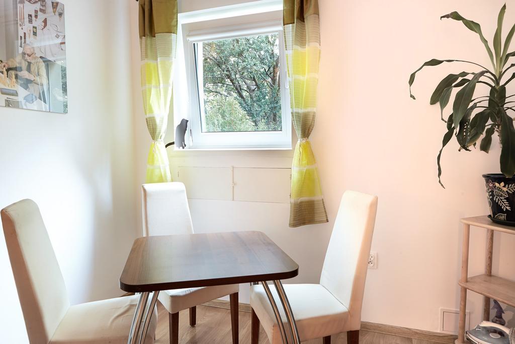 Lovely Garden Flat Near Royal Park Varšava Pokoj fotografie